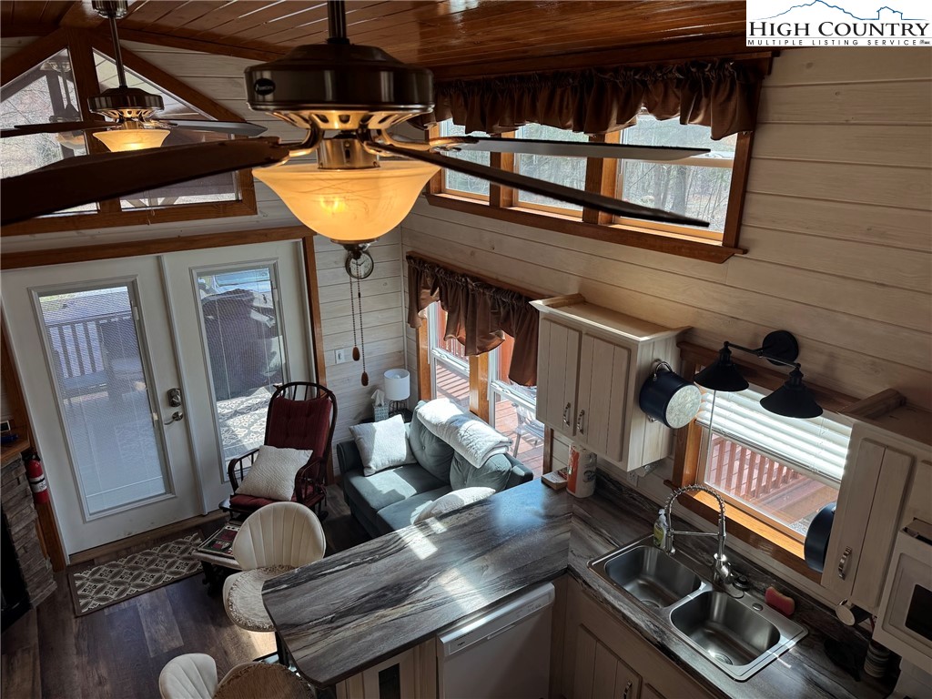 16226 Highlands Parkway