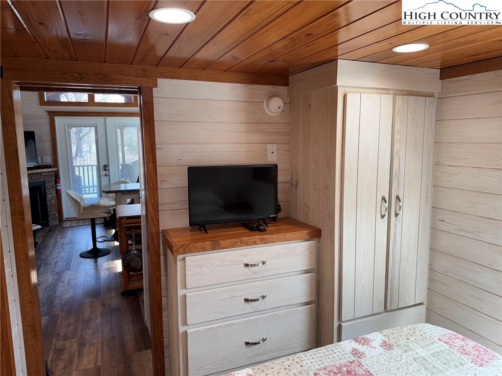 16226 Highlands Parkway