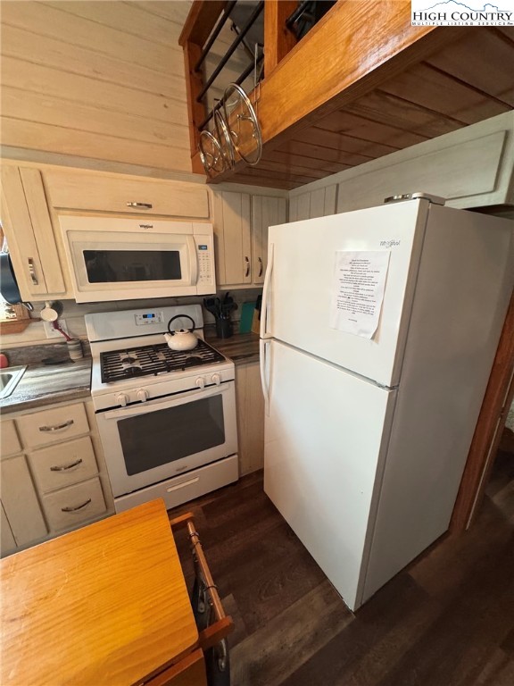 16226 Highlands Parkway