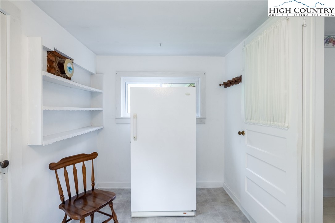 8693 Hwy 88 E Highway