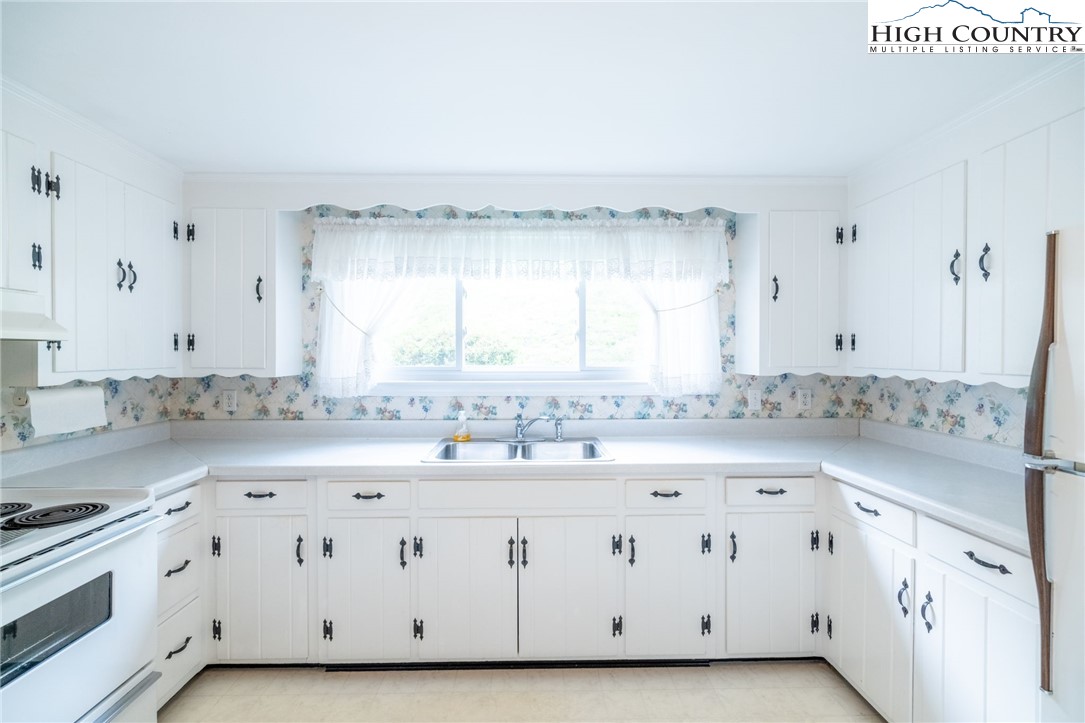 8693 Hwy 88 E Highway