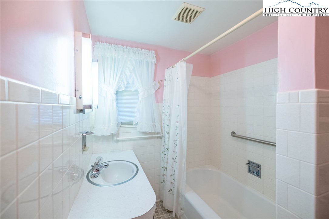 8693 Hwy 88 E Highway