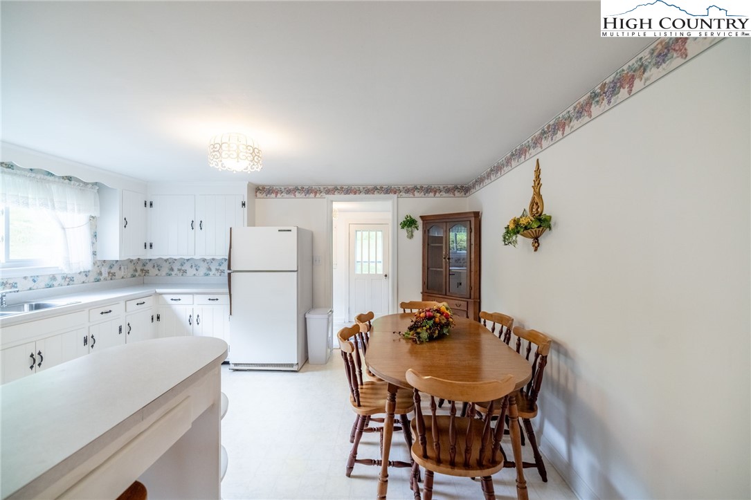 8693 Hwy 88 E Highway