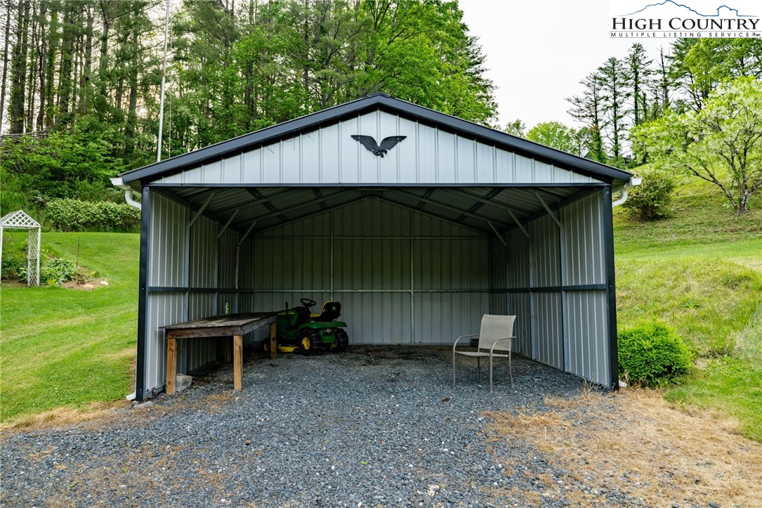 8693 Hwy 88 E Highway