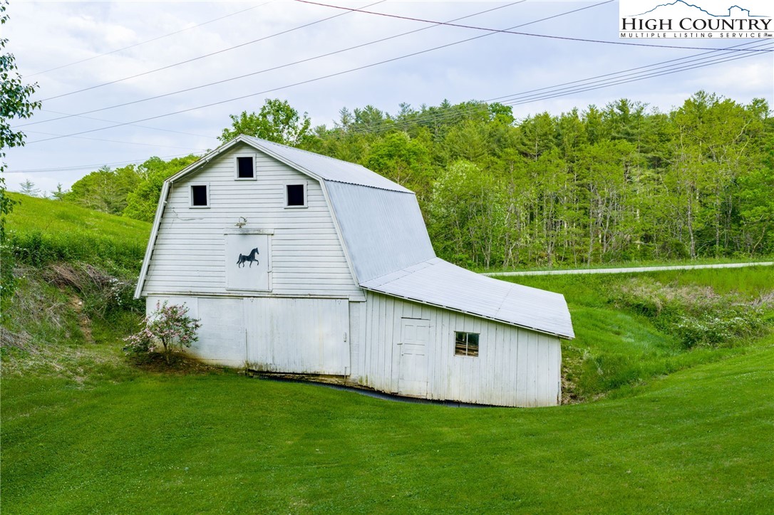 8693 Hwy 88 E Highway