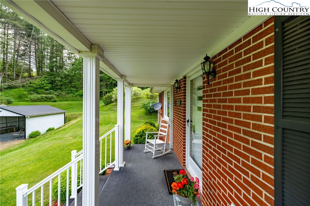 8693 Hwy 88 E Highway