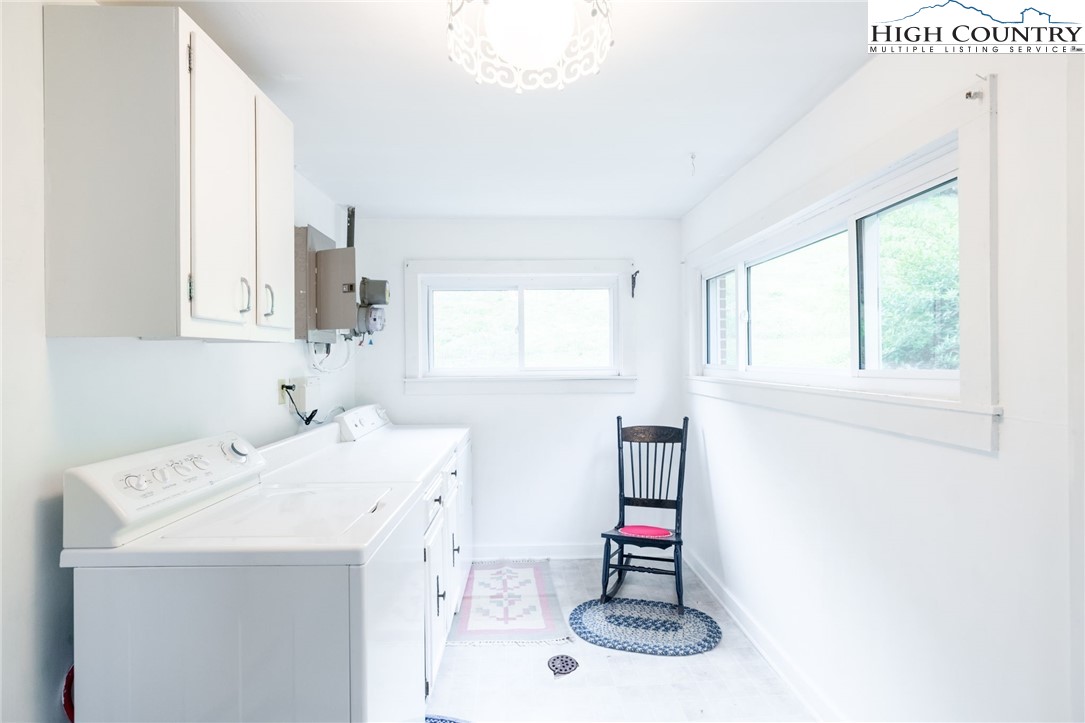 8693 Hwy 88 E Highway