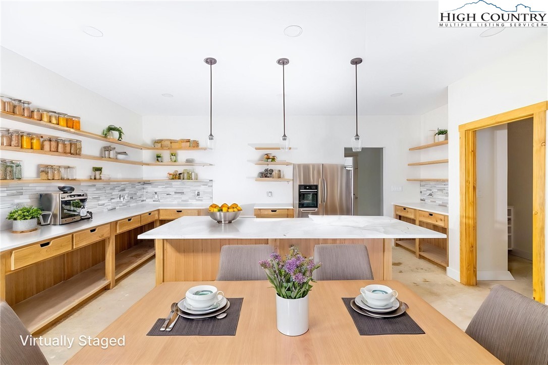 486 Noah's Ridge