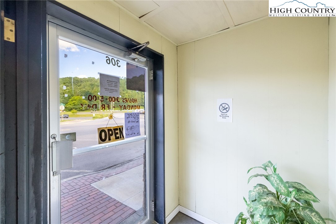 304/306 S Jefferson Avenue