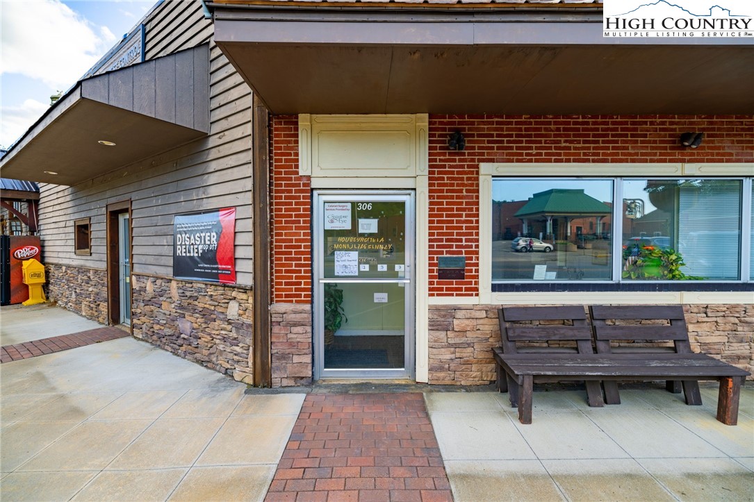 304/306 S Jefferson Avenue