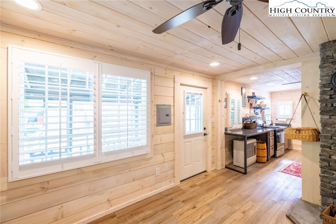 1369 Anderson Hill Road