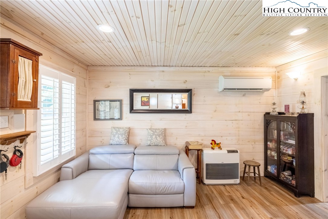 1369 Anderson Hill Road