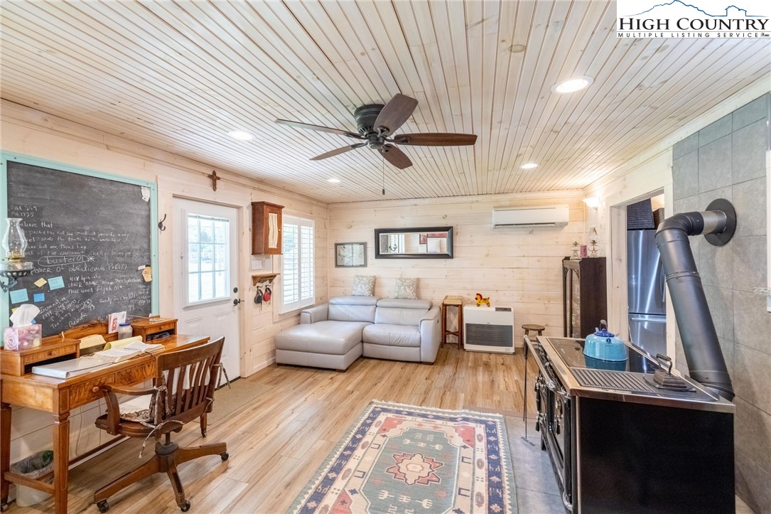 1369 Anderson Hill Road