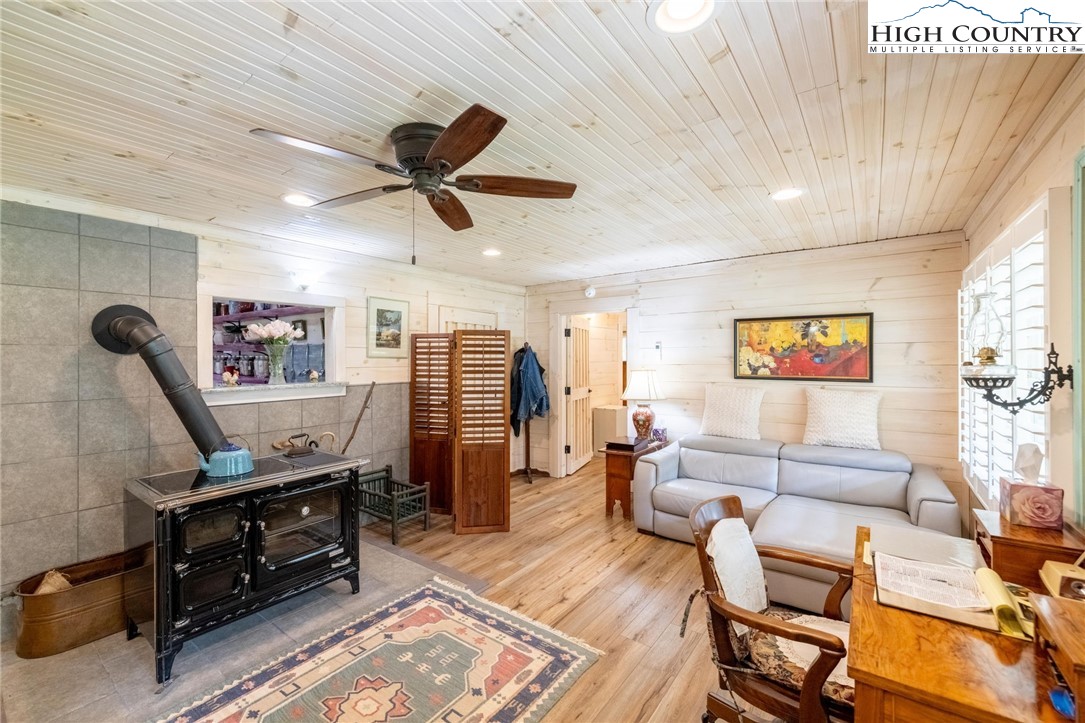 1369 Anderson Hill Road