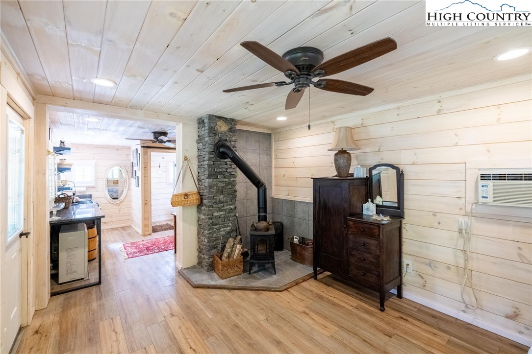 1369 Anderson Hill Road