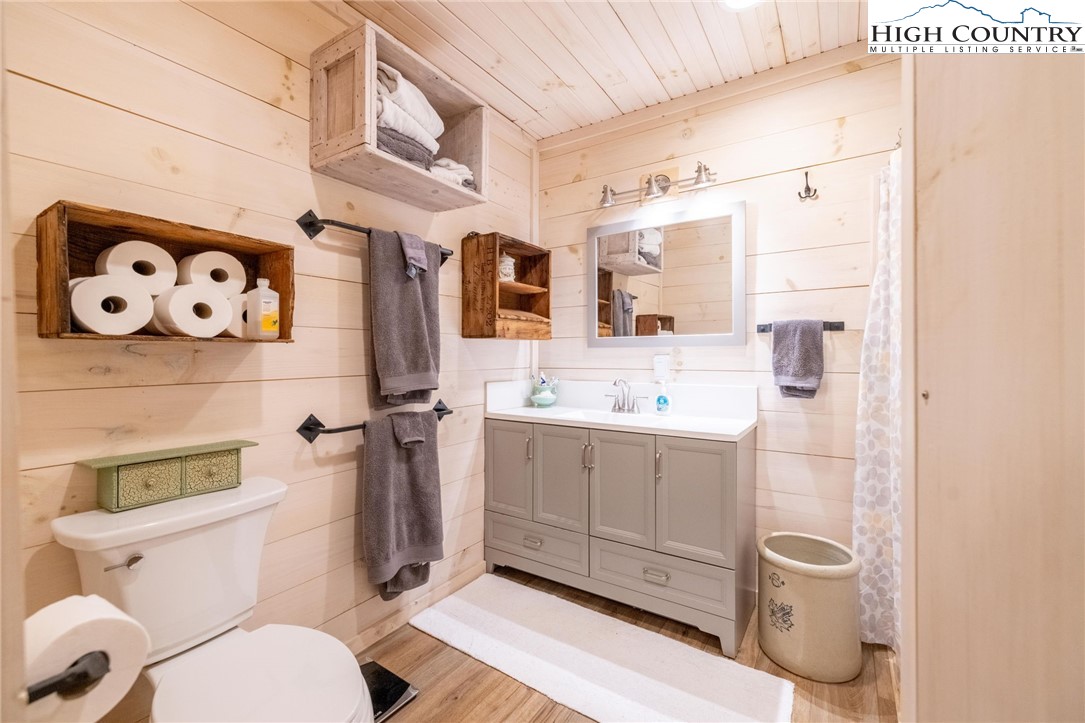 1369 Anderson Hill Road