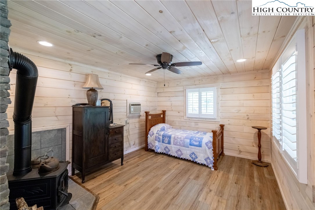 1369 Anderson Hill Road