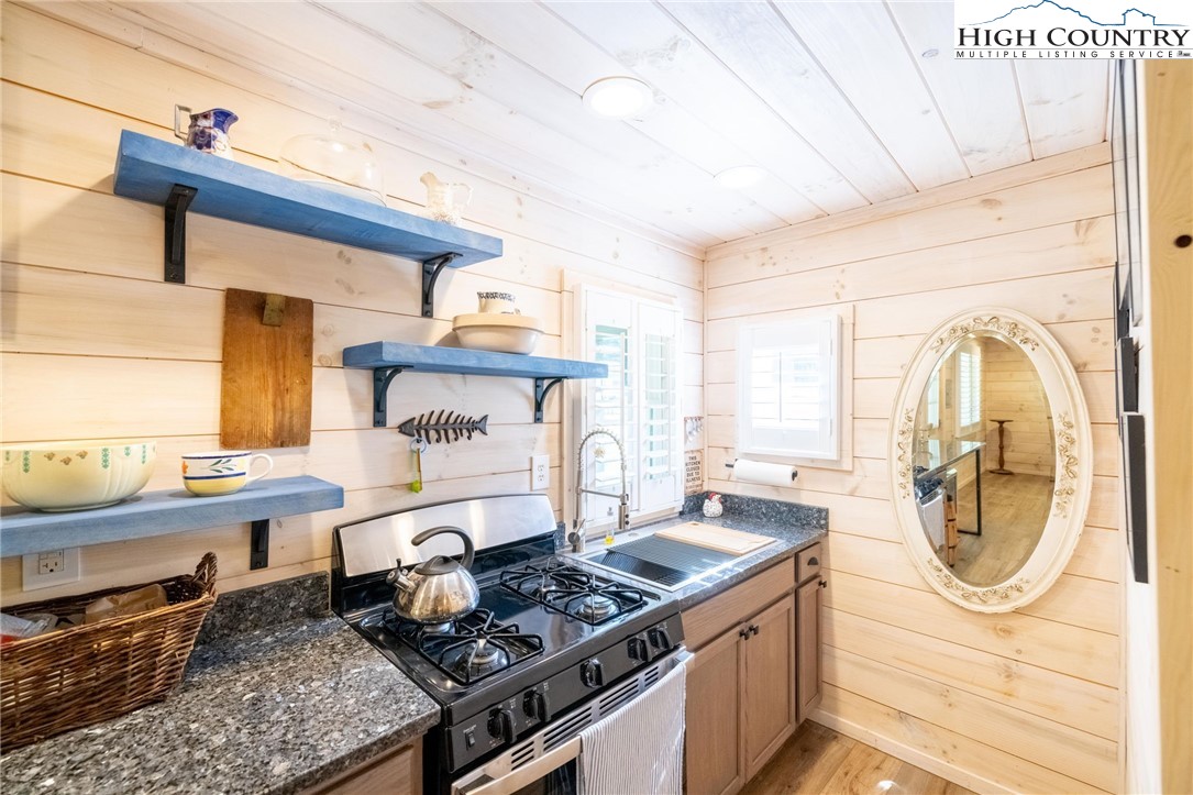 1369 Anderson Hill Road