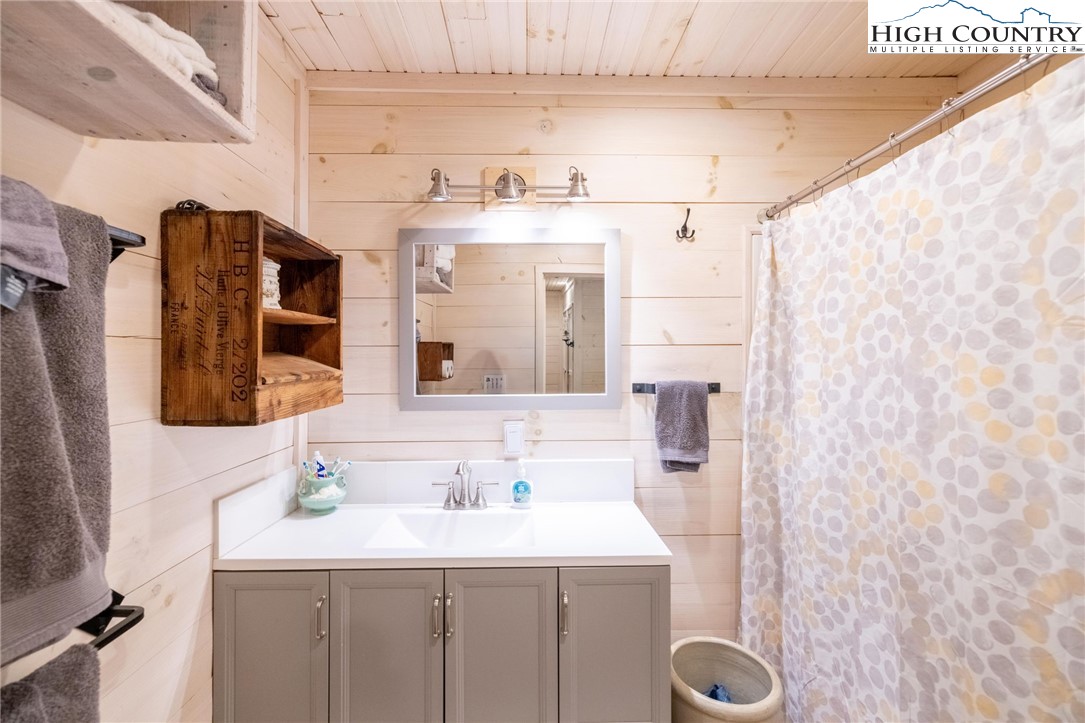 1369 Anderson Hill Road