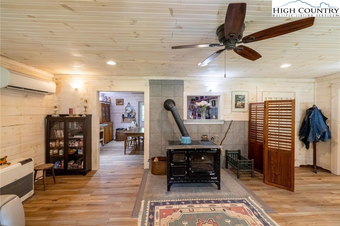 1369 Anderson Hill Road