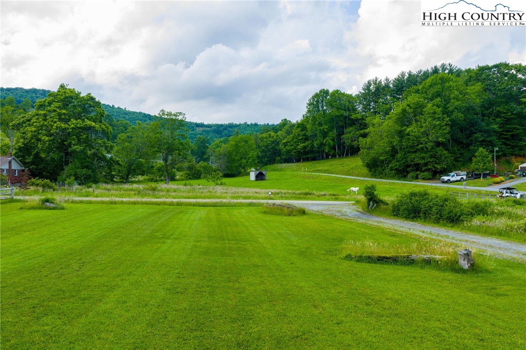 201 W Laurel Knob Road