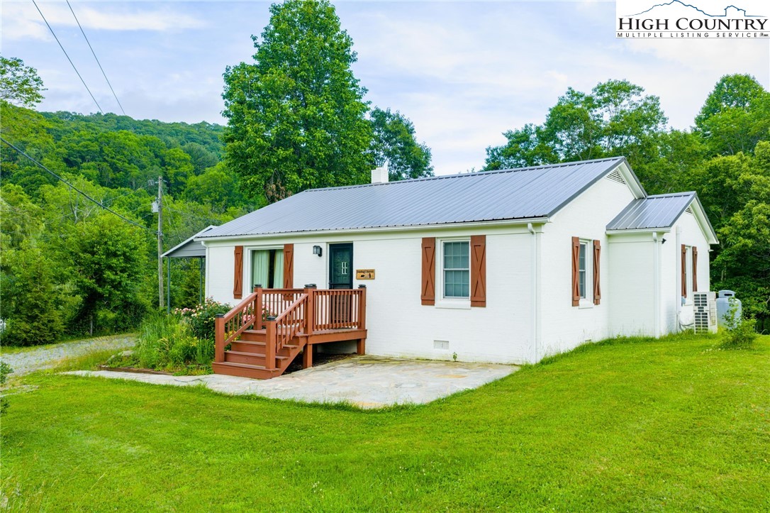 201 W Laurel Knob Road