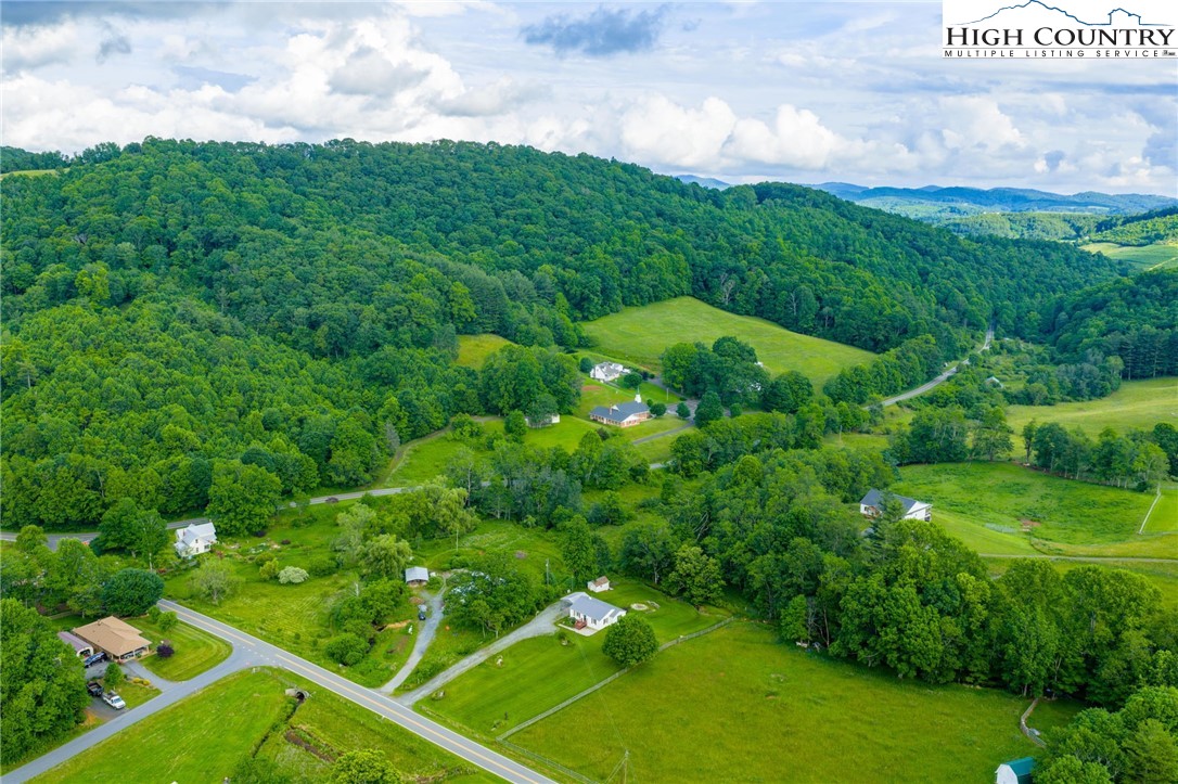 201 W Laurel Knob Road