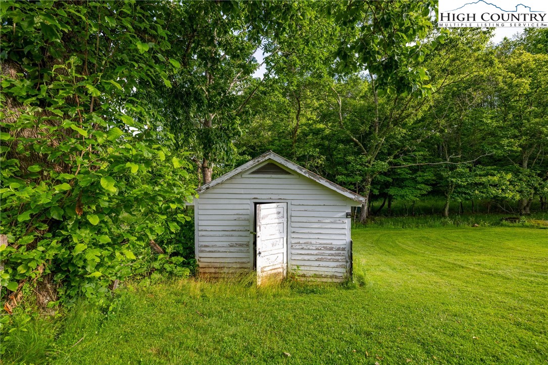 201 W Laurel Knob Road