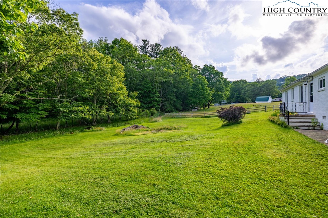 201 W Laurel Knob Road