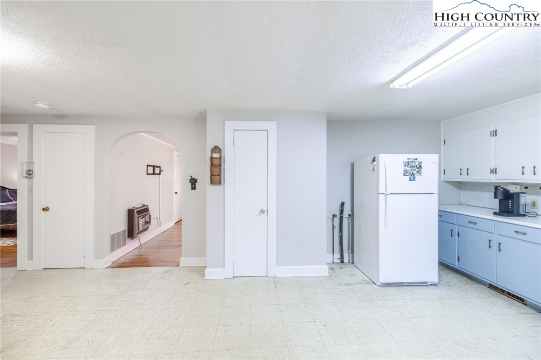 201 W Laurel Knob Road