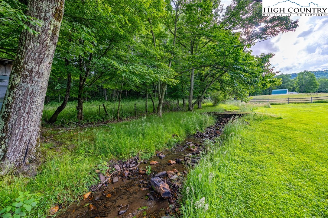 201 W Laurel Knob Road