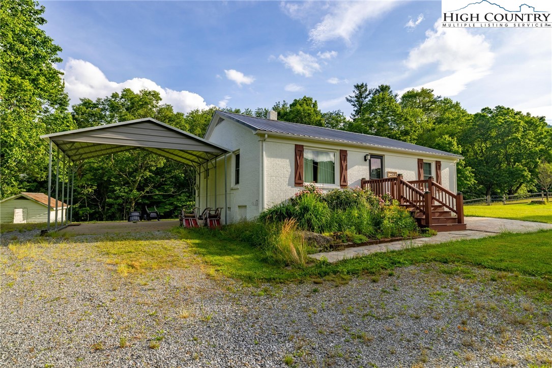 201 W Laurel Knob Road