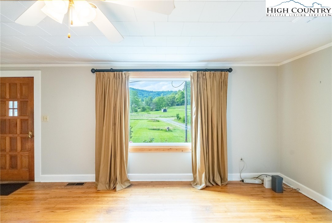 201 W Laurel Knob Road