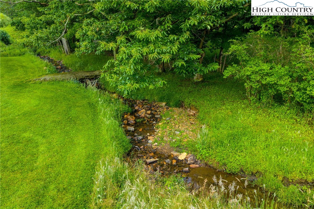 201 W Laurel Knob Road