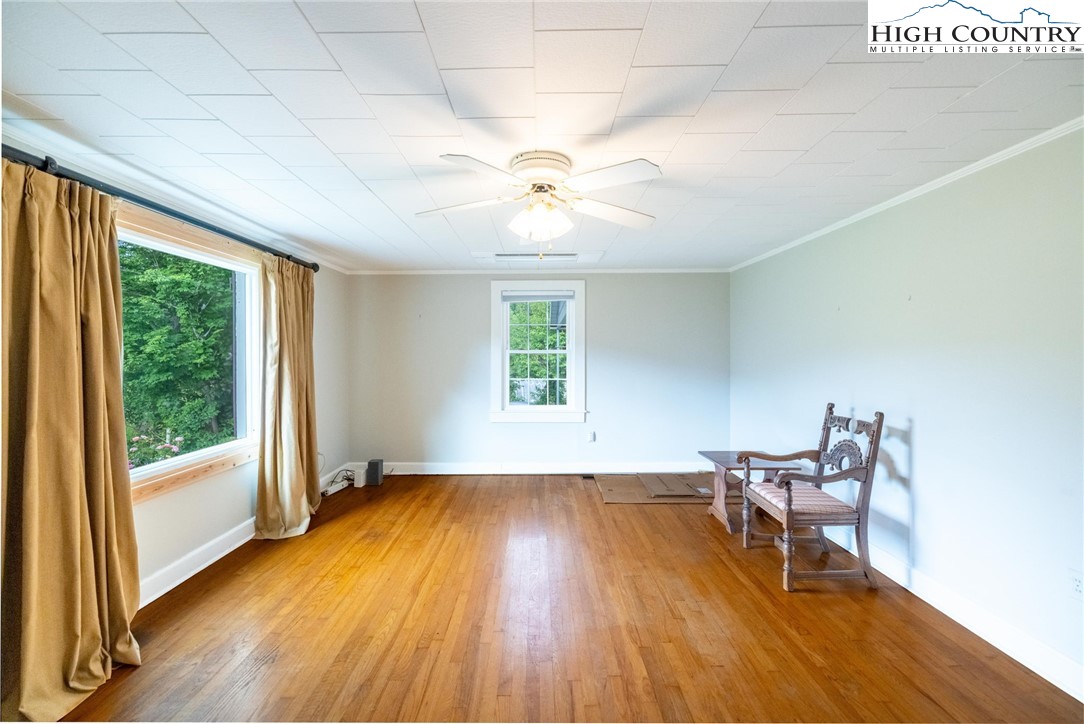 201 W Laurel Knob Road