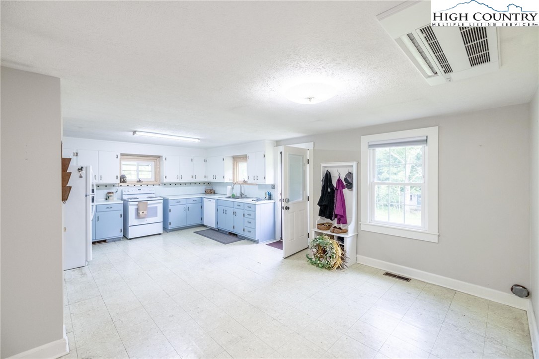 201 W Laurel Knob Road