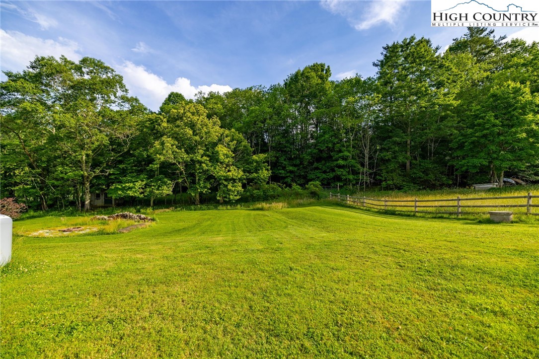 201 W Laurel Knob Road