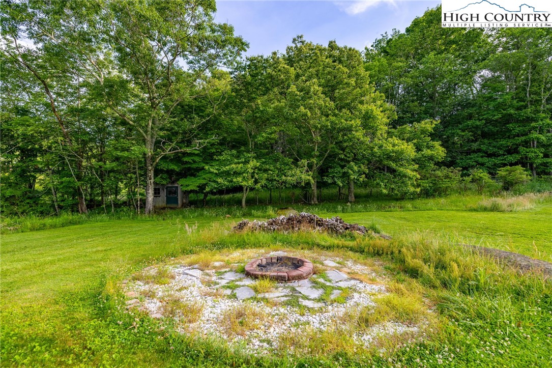 201 W Laurel Knob Road