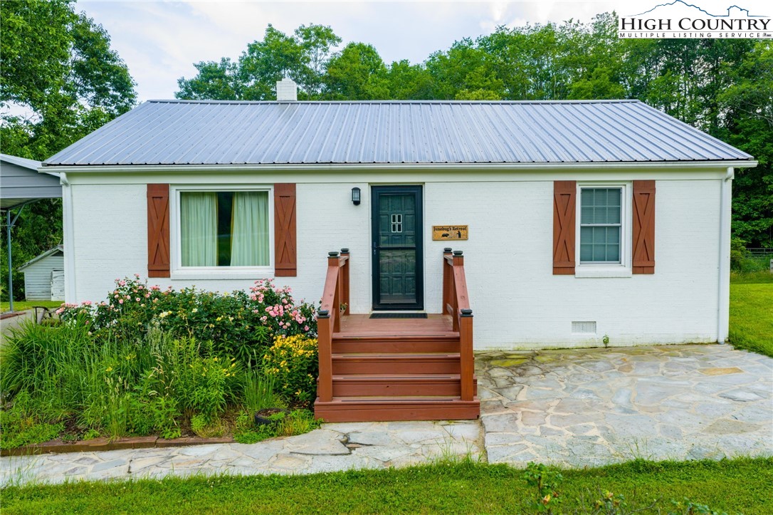 201 W Laurel Knob Road