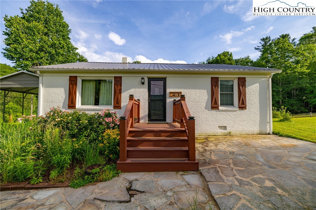 201 W Laurel Knob Road