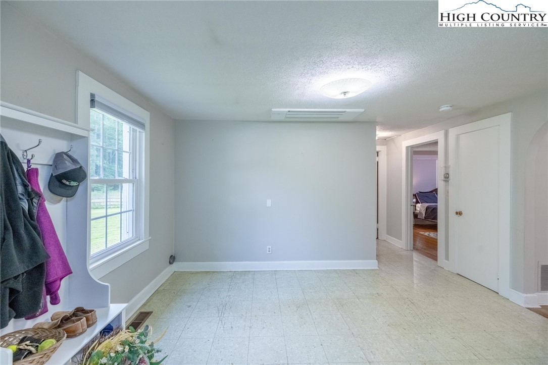 201 W Laurel Knob Road