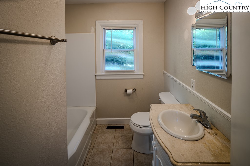 1680 Highway 194 South