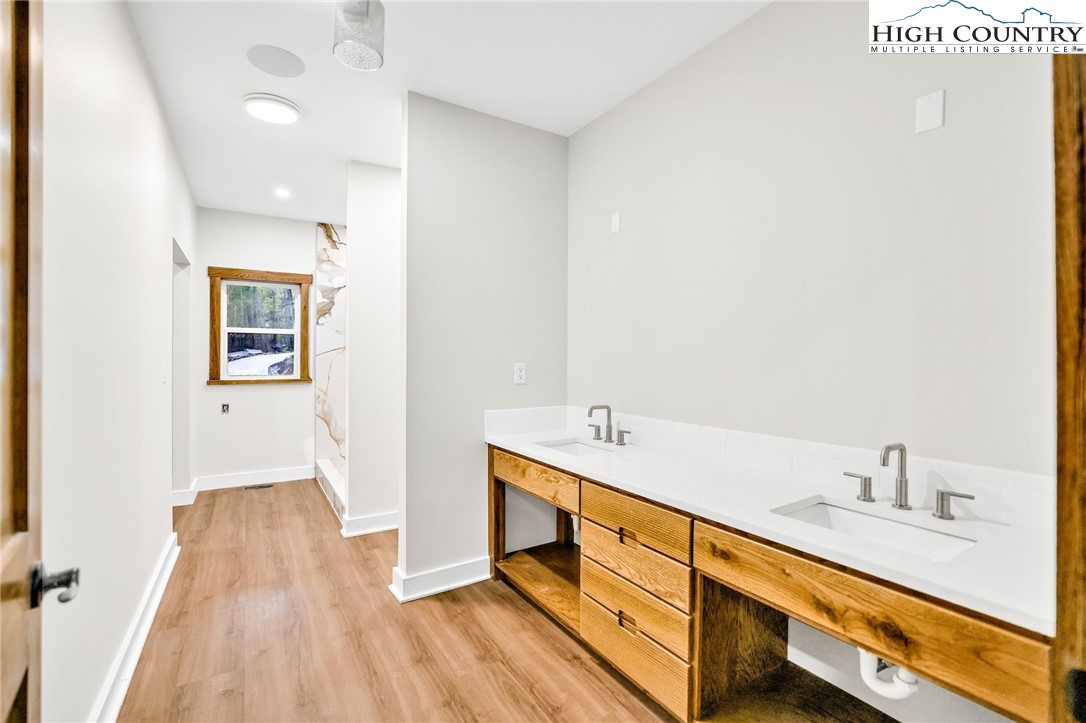 250 Noahs Ridge