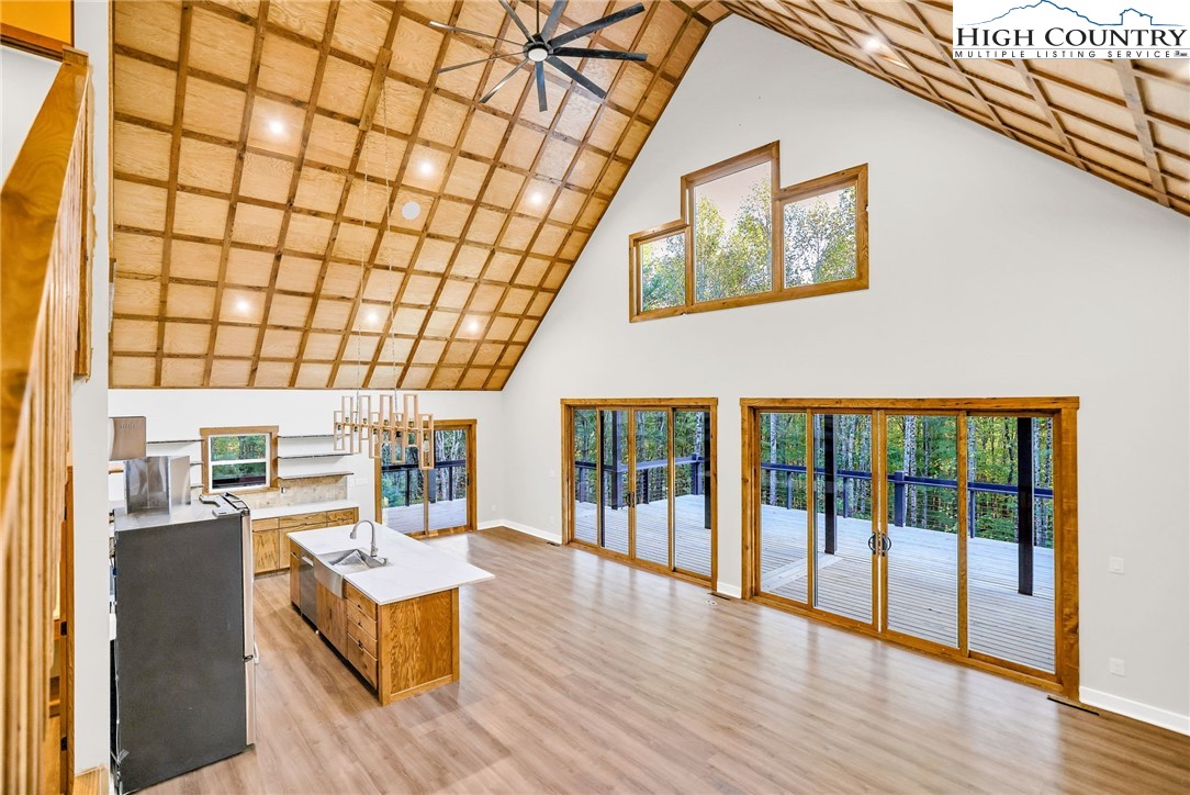250 Noahs Ridge