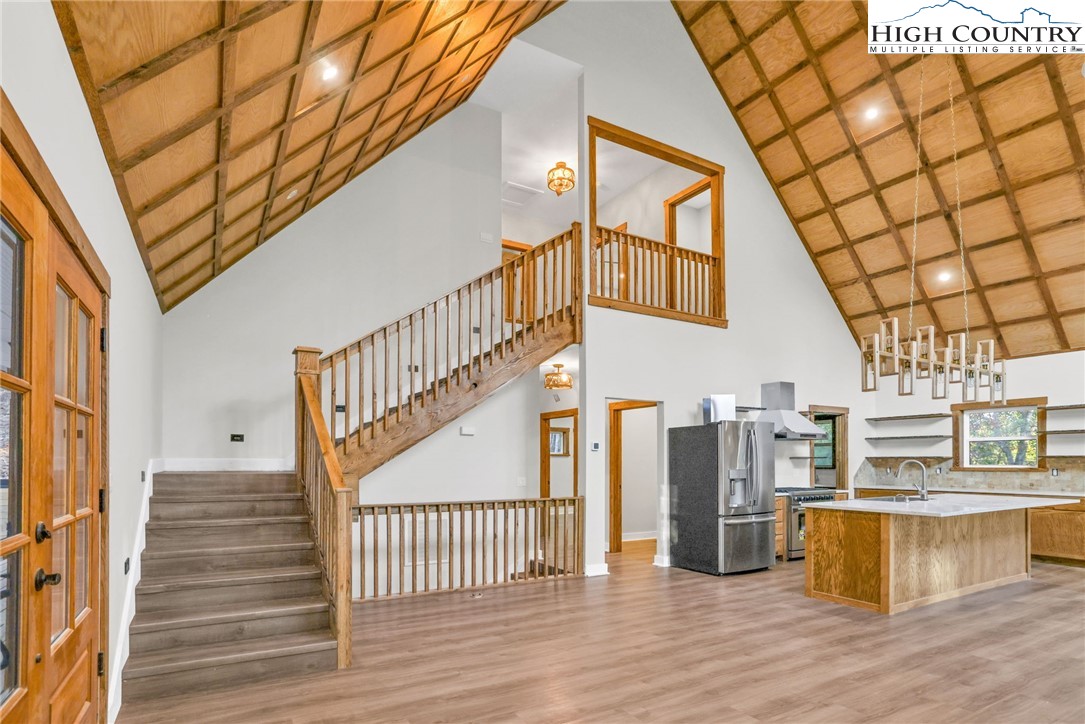 250 Noahs Ridge