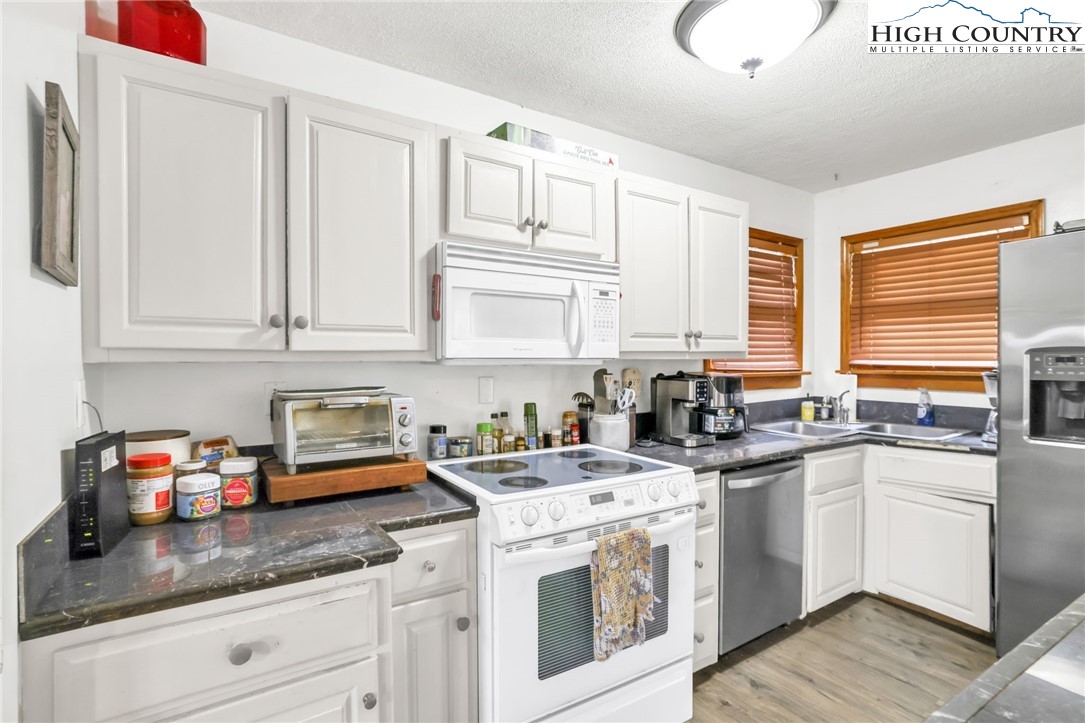 886 Jefferson Highway