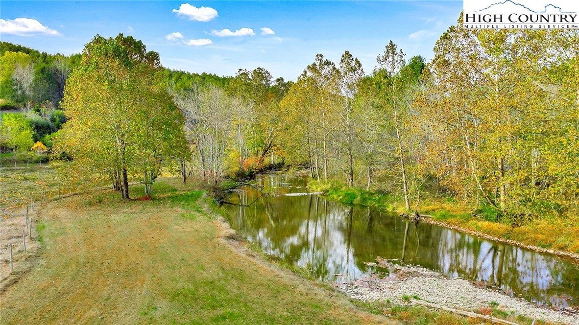 886 Jefferson Highway