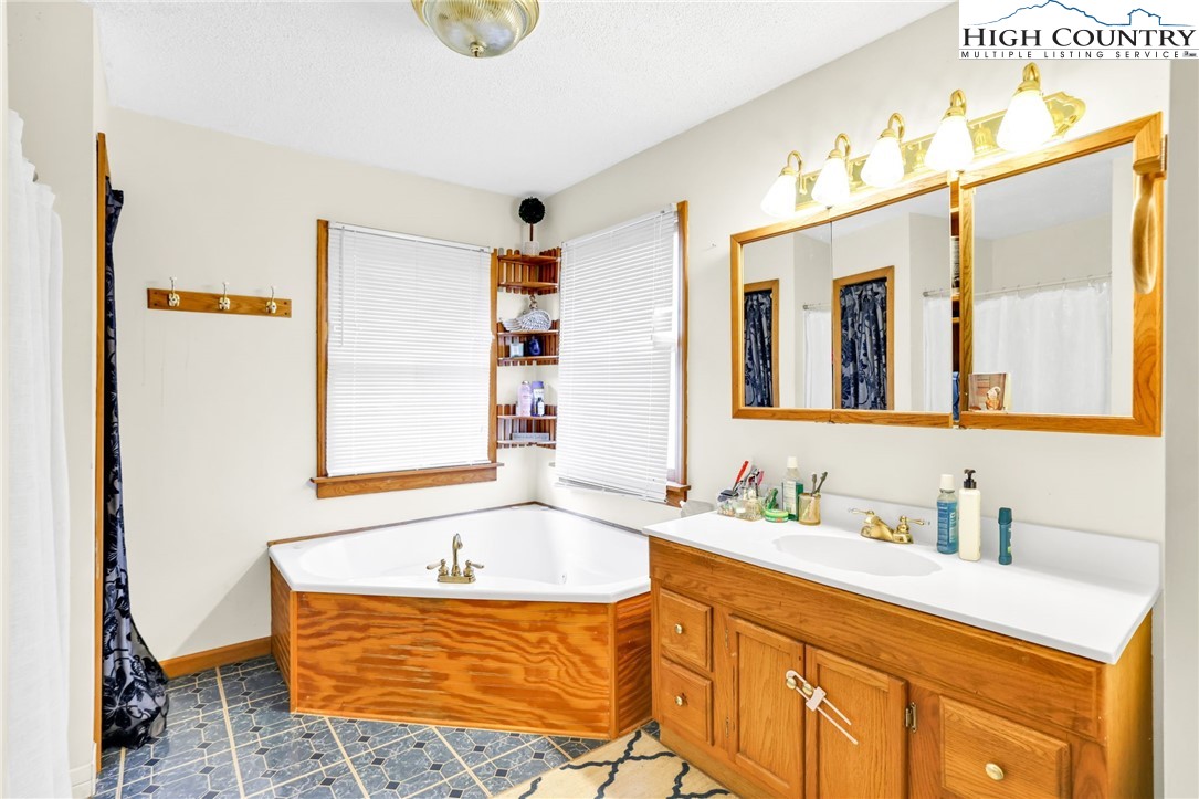 886 Jefferson Highway