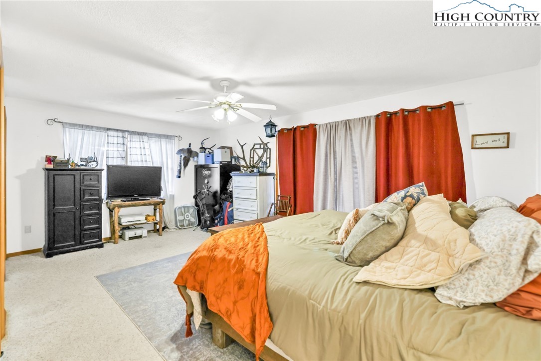 886 Jefferson Highway