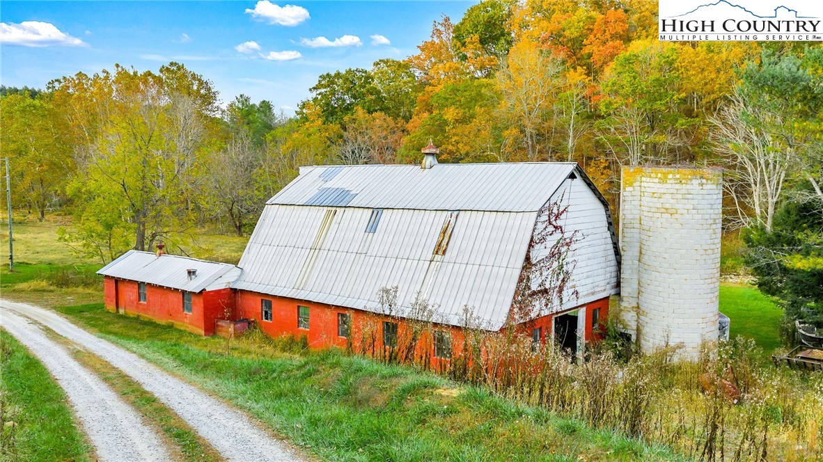 886 Jefferson Highway